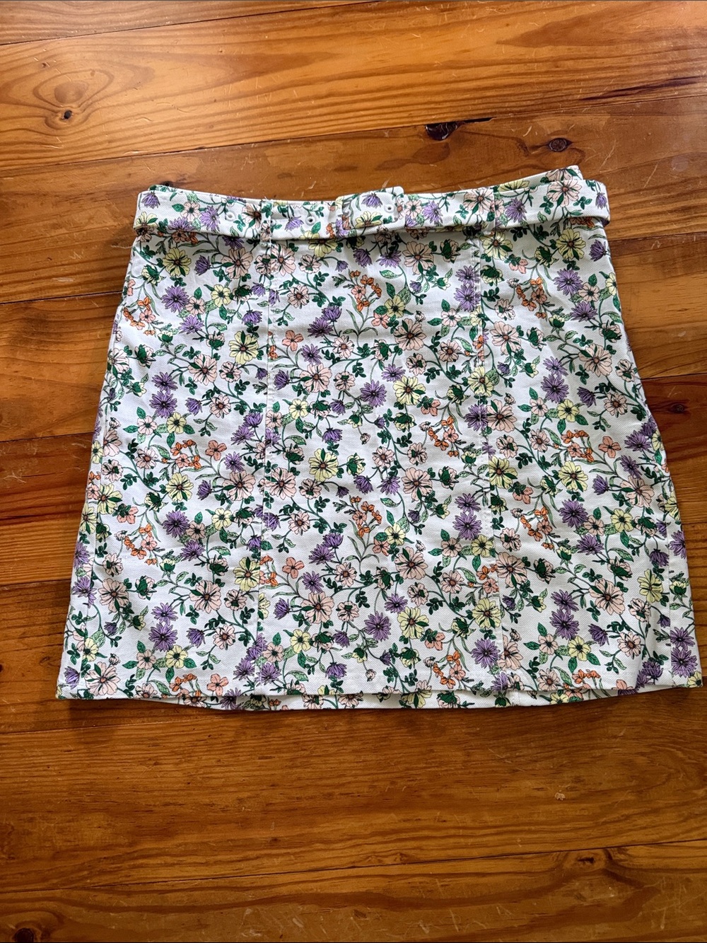 LOFT NWOT Loft White Floral Mini Skirt with Purple & Green Print